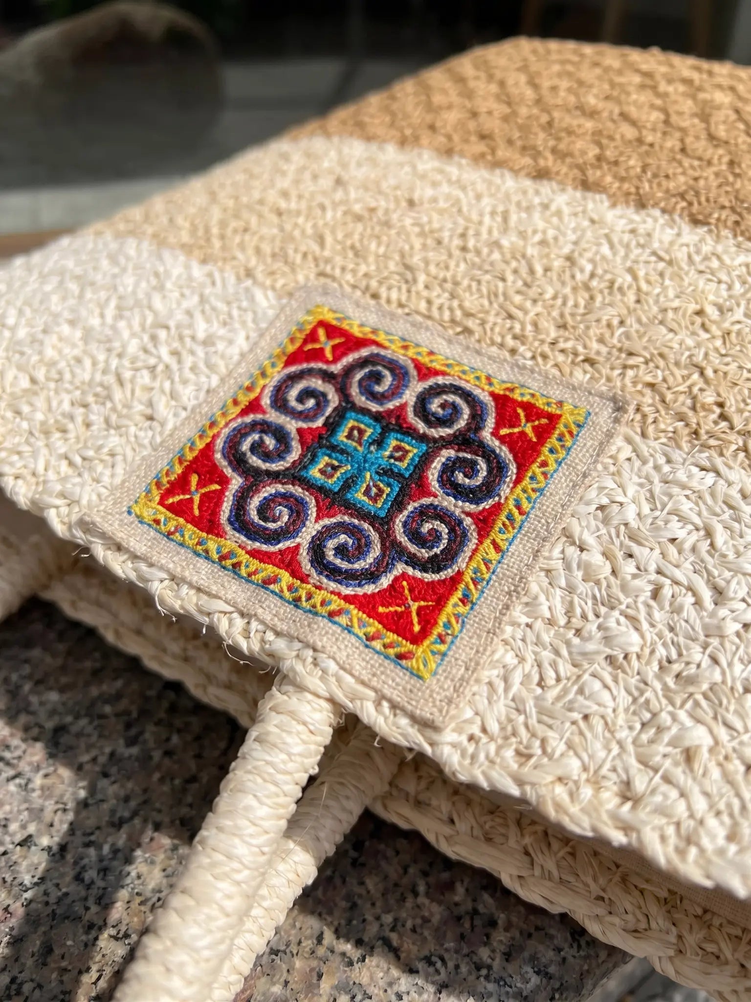 Giỏ cói dáng tote phối thổ cẩm Hmong thời trang Hity