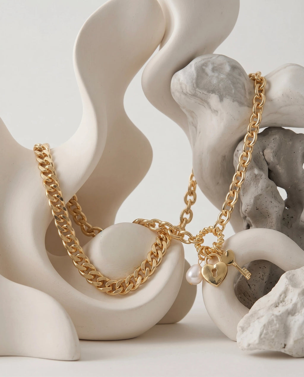 Lắc tay xích đôi đính charm ngọc trai thô baroque thời trang Hity