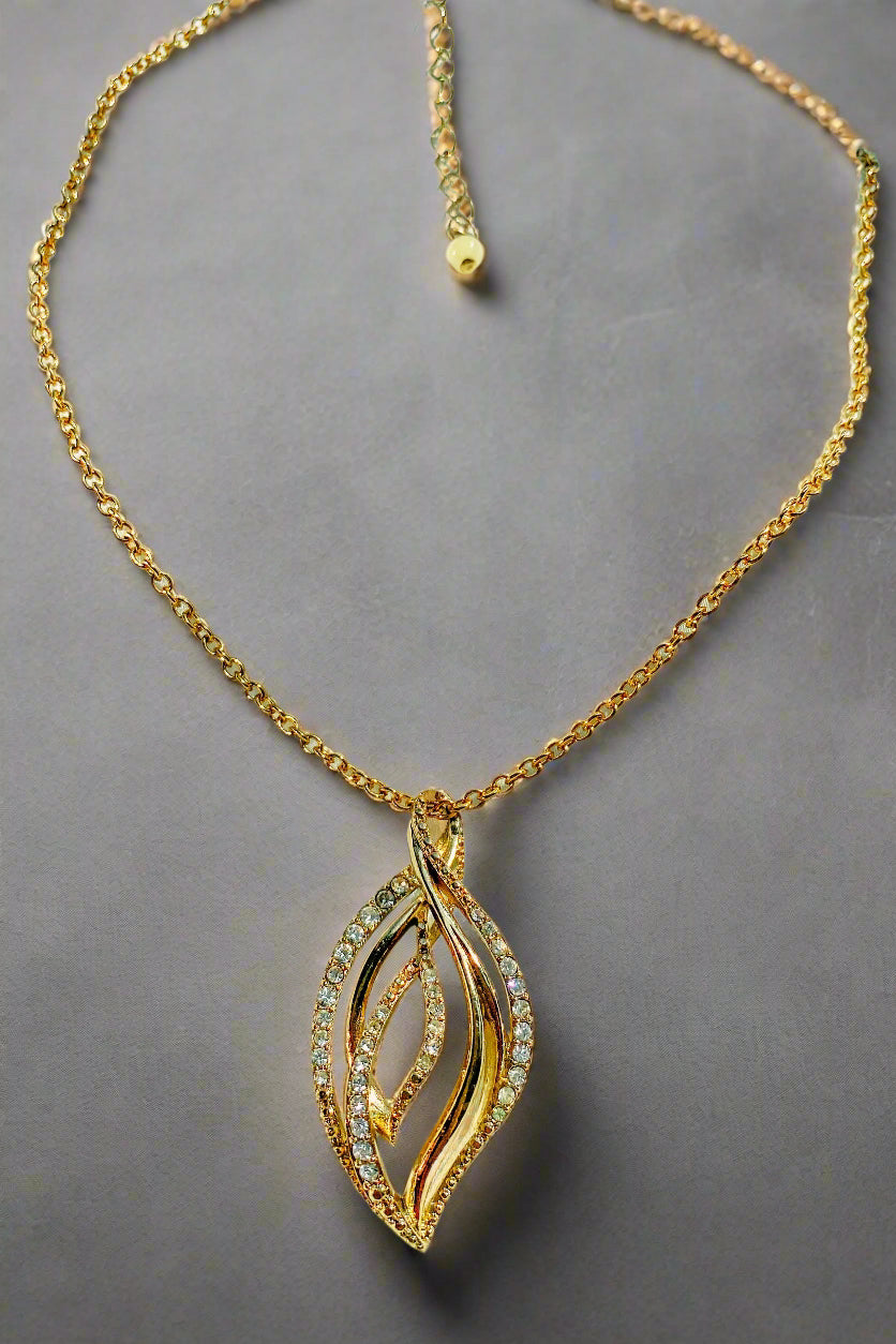 Vòng cổ dáng ngắn mặt chiếc lá thời trang Hity