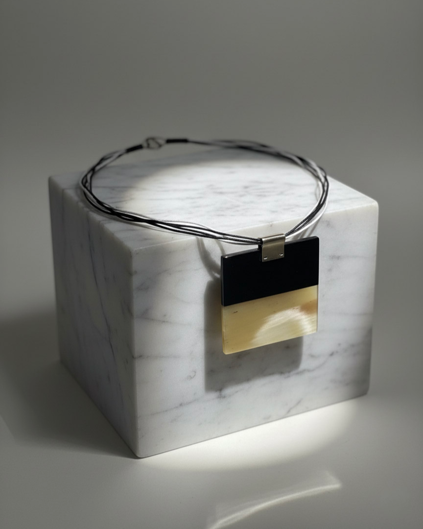 Vòng cổ mặt sơn mài thời trang Hity