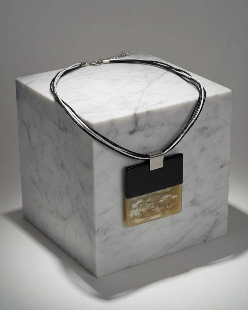 Vòng cổ mặt sơn mài thời trang Hity