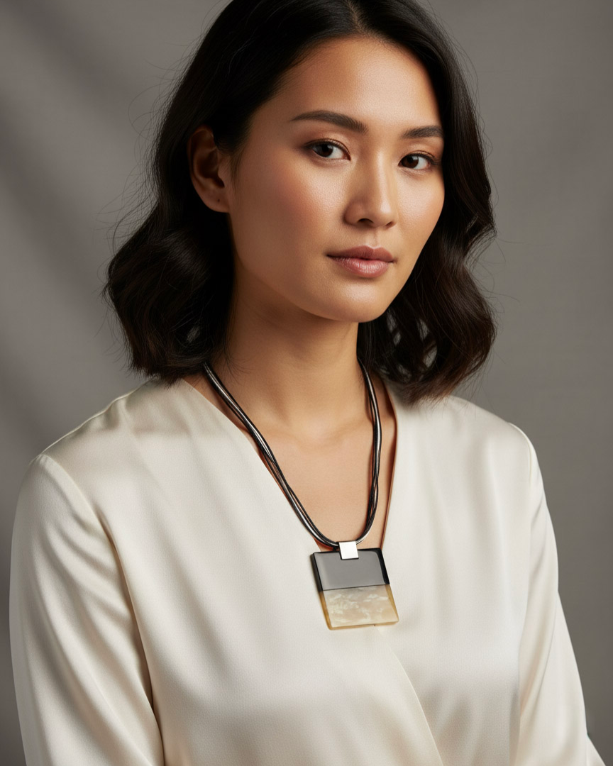 Vòng cổ mặt sơn mài thời trang Hity