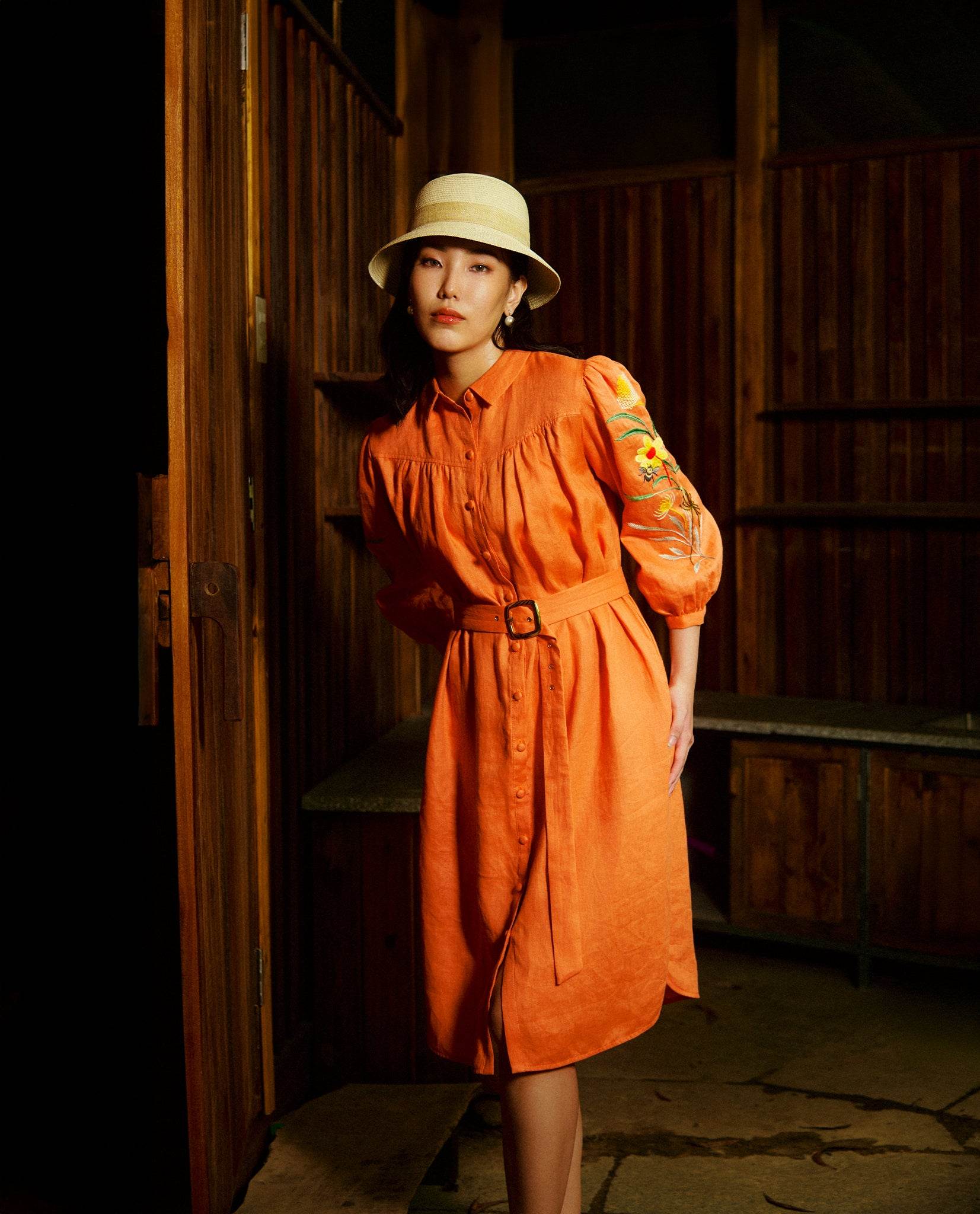 Đầm Sơ Mi Linen Thêu Tay Phong DRE212 - Hity