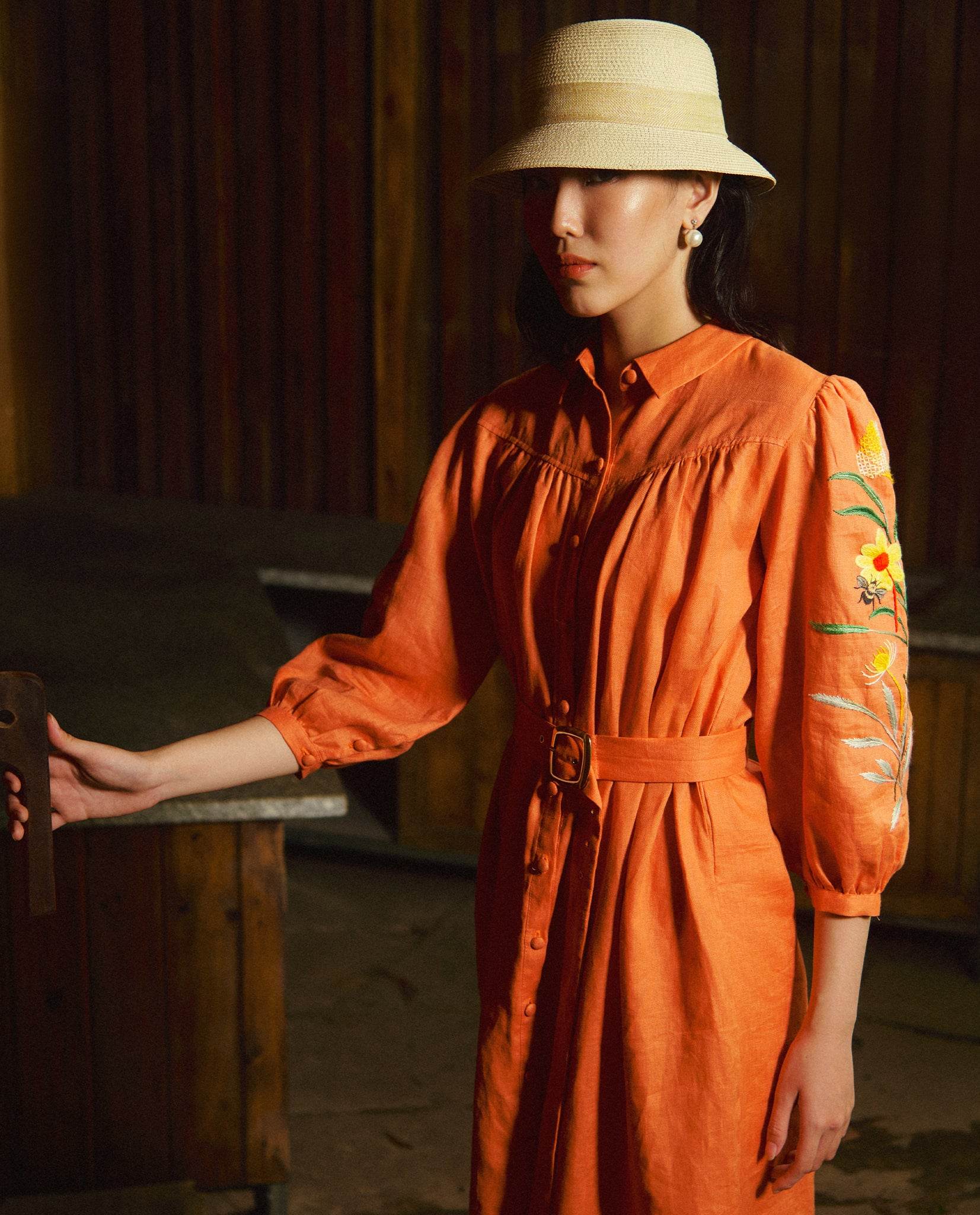 Đầm Sơ Mi Linen Thêu Tay Phong DRE212 - Hity