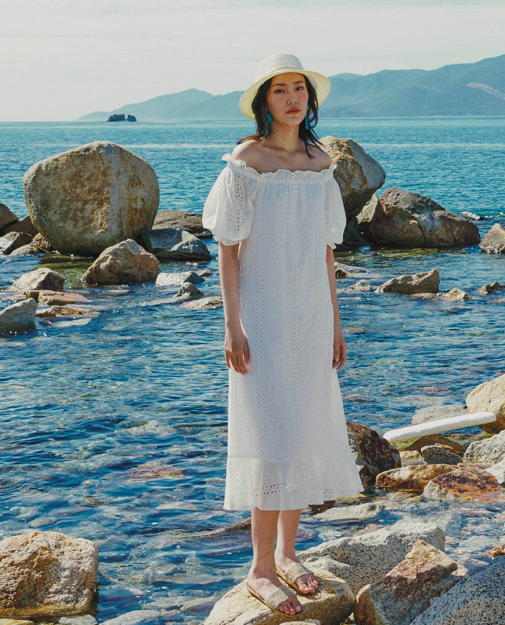 Đầm Trễ Vai Thêu Hạ Vũ DRE225 - Hity