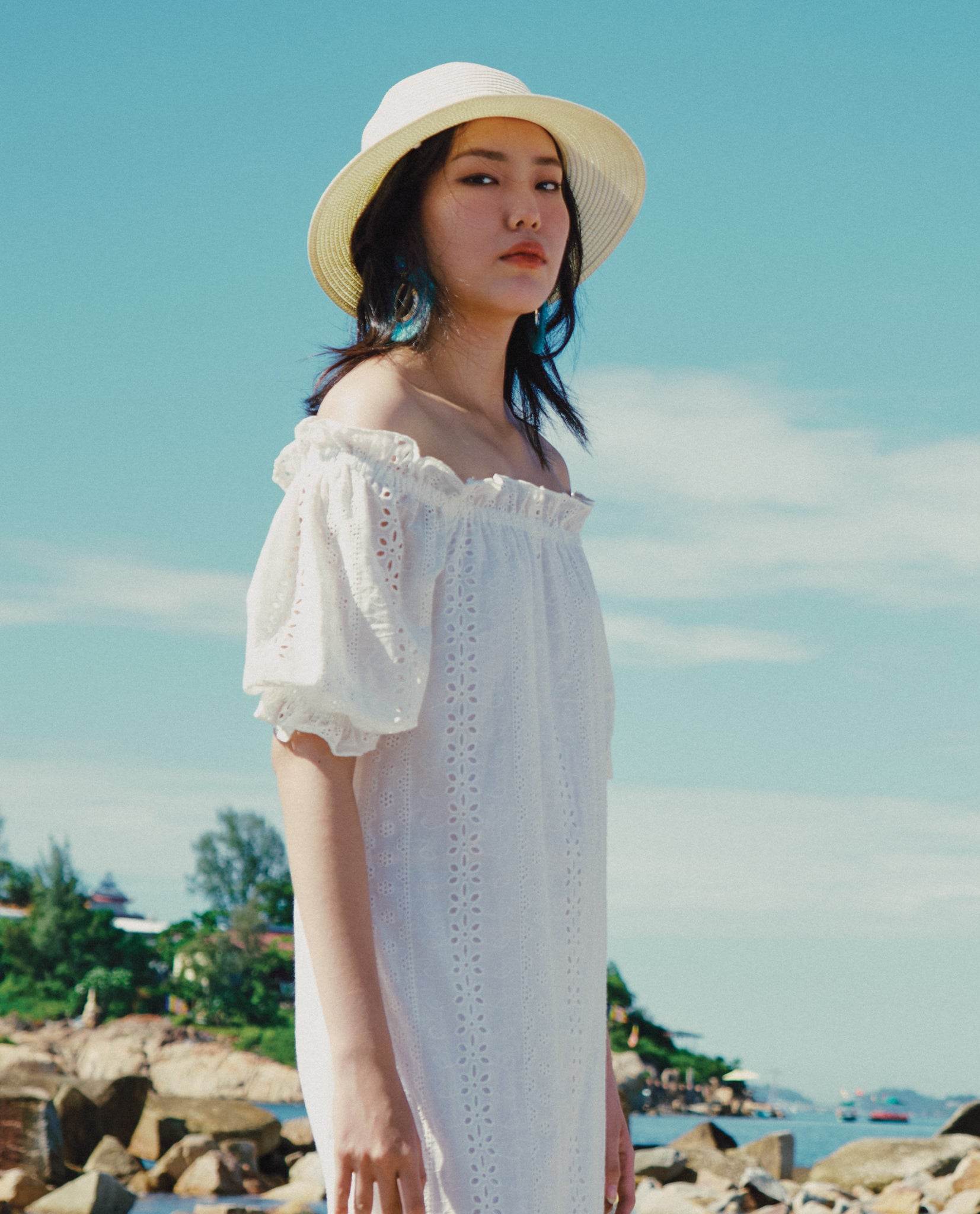 Đầm Trễ Vai Thêu Hạ Vũ DRE225 - Hity