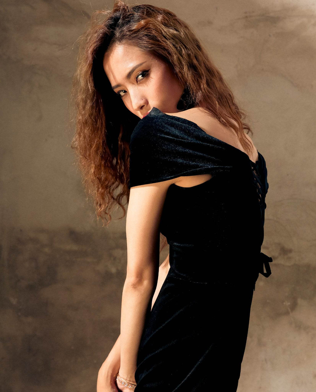 Đầm Trễ Vai Nhung Huyền DRE042 - Hity