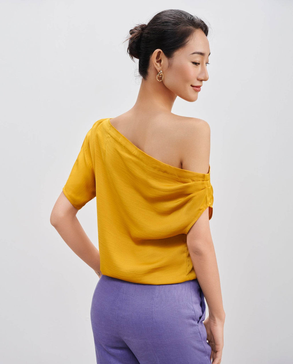 Áo Lệch Vai Hướng Dương - Hity