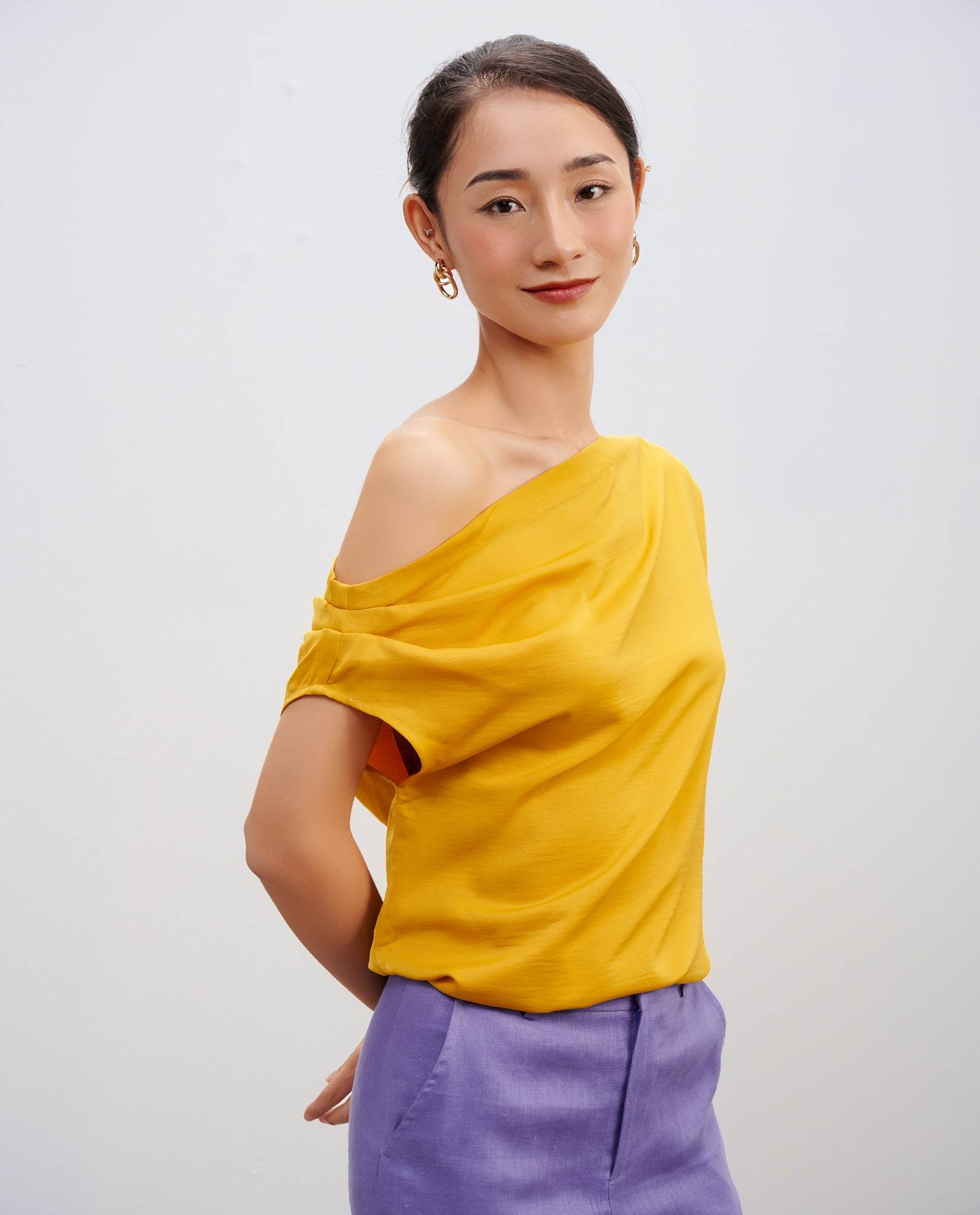 Áo Lệch Vai Hướng Dương - Hity