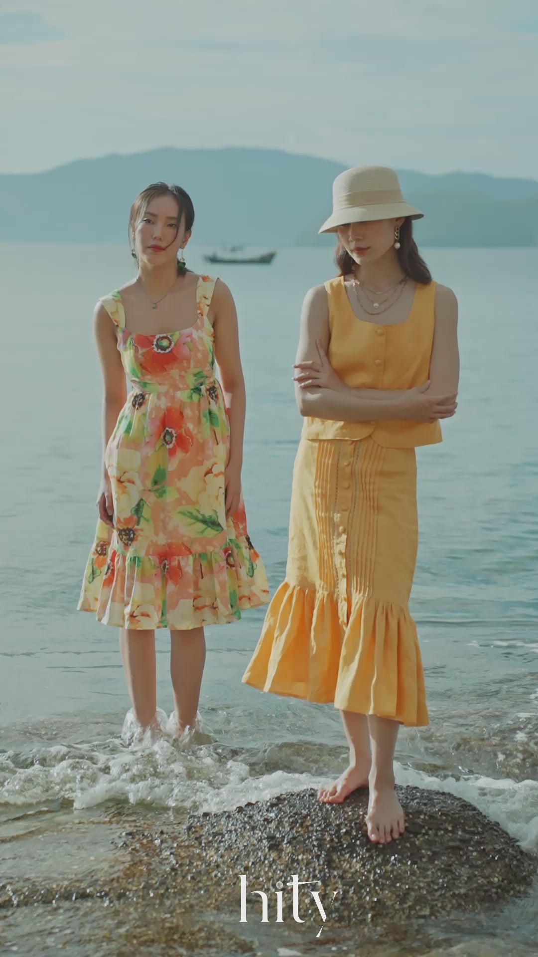 Đầm linen hoa sát nách hở lưng thời trang Hity